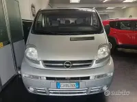 Usata Opel Vivaro 135 CV (99 kW) 2004 Grigio Monovolume