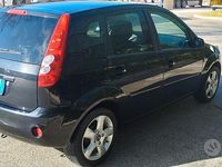 Usata Ford Fiesta Ghia 75 CV (55 kW) 2008 Nero Berlina