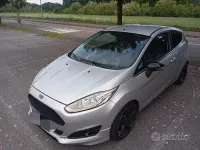 Usata Ford Fiesta Titanium 92 CV (67 kW) 2013 Grigio Berlina