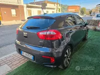 Usado Kia Rio 75 HP (55 kW) 2016 Cinzento Citadino