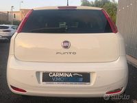 Usata Fiat Punto Lounge 70 CV (51 kW) 2016 Bianco Utilitaria