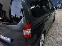 Usata Ford Tourneo 75 CV (55 kW) 2017 Monovolume