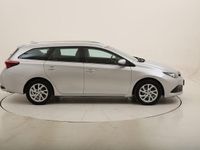 usata Toyota Auris Hybrid -