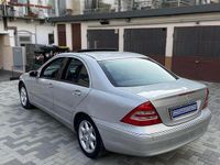Käytetty Mercedes C240 Avantgarde 170 HP (125 kW) 2000 Harmaa Sedan