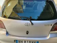 Usata Toyota Yaris Sol 68 CV (50 kW) 2000 Argento Berlina