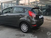 Usado Ford Fiesta Business Edition 95 HP (69 kW) 2017 Cinzento Sedan