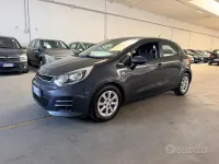 Usata Kia Rio Active 83 CV (61 kW) 2015 Grigio Berlina