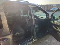 Usata VW Caddy Style 122 CV (89 kW) 2022 Grigio Monovolume