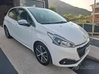 Usata Peugeot 208 Allure 82 CV (60 kW) 2016 Bianco Utilitaria