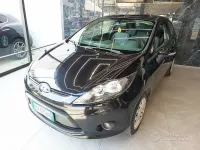 Usata Ford Fiesta Titanium 97 CV (71 kW) 2009 Blu Utilitaria