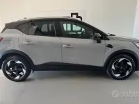 Usata Renault Captur Techno 101 CV (74 kW) 2025 Grigio SUV