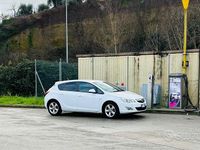 Usata Opel Astra 110 CV (80 kW) 2012 Bianco Berlina