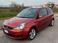 Usata Ford Fiesta Ghia 75 CV (55 kW) 2008 Rosso Utilitaria
