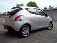 Usata Lancia Ypsilon Gold 69 CV (50 kW) 2012 Argento Utilitaria