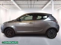 Usata Lancia Ypsilon Gold 69 CV (50 kW) 2023 Grigio metallizzato Utilitaria