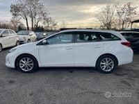 Usata Toyota Auris Touring Sports Lounge 90 CV (66 kW) 2014 Bianco Station wagon