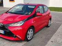 Usado Toyota Aygo 69 HP (50 kW) 2016 Vermelho Citadino