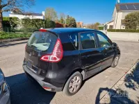 Usata Renault Scénic Dynamique 106 CV (77 kW) 2010 Nero Monovolume