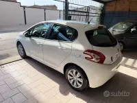 Usata Peugeot 208 68 CV (50 kW) 2014 Bianco Utilitaria