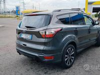 Usata Ford Kuga 120 CV (88 kW) 2019 Grigio SUV