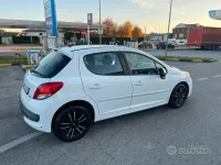 Usata Peugeot 207 73 CV (53 kW) 2012 Bianco Utilitaria