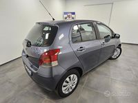 Usata Toyota Yaris 69 CV (50 kW) 2009 Grigio Utilitaria