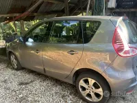 Usata Renault Scénic III 110 CV (80 kW) 2011 Grigio Monovolume