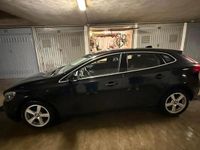 Usata Volvo V40 Kinetic 115 CV (84 kW) 2014 Nero Berlina