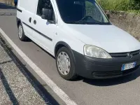 Usata Opel Combo 69 CV (50 kW) 2009 Monovolume