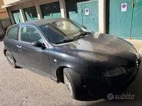 Usata Alfa Romeo 147 120 CV (88 kW) 2002 Nero Utilitaria