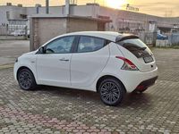 Usata Lancia Ypsilon Gold 69 CV (50 kW) 2023 Bianco Utilitaria