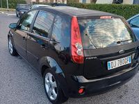 Usata Ford Fiesta Titanium 90 CV (66 kW) 2007 Nero Utilitaria