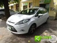 Usata Ford Fiesta Titanium 97 CV (71 kW) 2012 Bianco Berlina