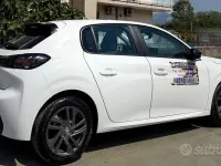 Usata Peugeot 208 102 CV (75 kW) 2022 Bianco Utilitaria