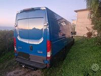 Usata Iveco Daily 180 CV (132 kW) 2021 Blu Berlina