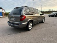 Usata Chrysler Voyager 150 CV (110 kW) 2006 Grigio Monovolume
