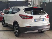 Usata Nissan Qashqai N-Connecta 131 CV (96 kW) 2018 Bianco SUV