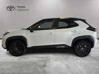 Usata Toyota Yaris Cross 116 CV (85 kW) 2021 Pearl white & black SUV