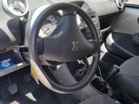 Usata Peugeot 107 68 CV (50 kW) 2008 Grigio Utilitaria