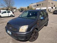 Usata Ford Fusion 101 CV (74 kW) 2003 Grigio Utilitaria