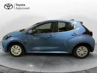 Usata Toyota Yaris Hybrid Active 116 CV (85 kW) 2021 Blu Berlina