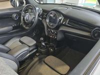 Usata Mini One Cabriolet 102 CV (75 kW) 2019 Argento perlato Cabrio
