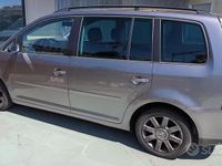 Begagnad VW Touran 140 HK (102 kW) 2004 Grå Minibuss