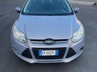 Begagnad Ford Focus Titanium 115 HK (84 kW) 2011 Grå Kombi
