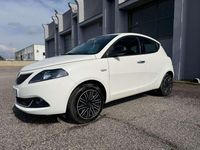 Usata Lancia Ypsilon Gold 69 CV (50 kW) 2022 Bianco pastello Utilitaria