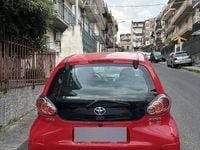 Usata Toyota Aygo 68 CV (50 kW) 2011 Rosso Utilitaria