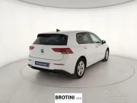 Usata VW Golf VIII Life 131 CV (96 kW) 2022 Bianco Berlina