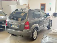 Usata Hyundai Tucson Active 140 CV (102 kW) 2008 Grigio SUV