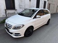 Käytetty Mercedes B200 156 HP (114 kW) 2015 Tila-auto