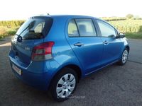 Usata Toyota Yaris Sol 99 CV (72 kW) 2011 Blu Berlina